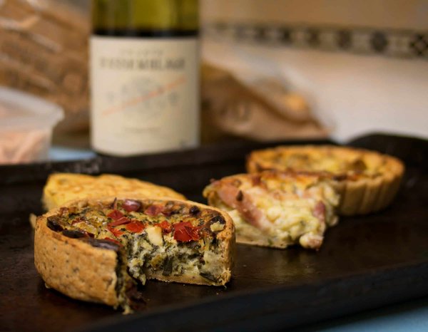 Quels sont les conseils pour une quiche aux tomates cerises et mozzarella?